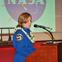 Astronaut-anna-fisher-speaks-to-ls-jan