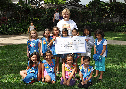 Girls-scouts-present-check-to-hhs