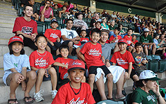 Baseball-club-at-uh-game-may-1