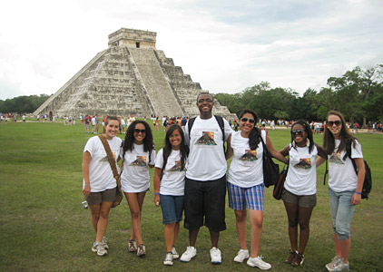 Shayne-at-chichen-itza